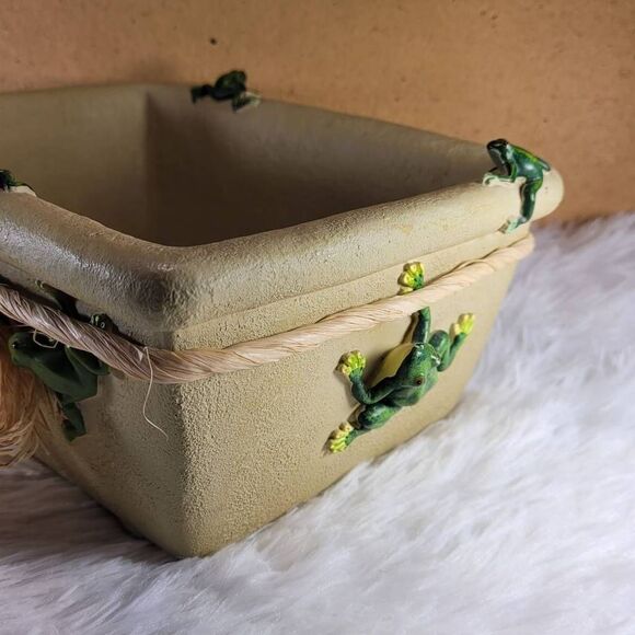 Vintage Rectangle Planter with Tree Frogs with Raffia Bow - Picture 4 of 10